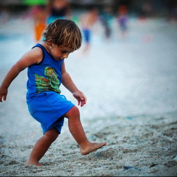 Photography titled "beach play" by Simon Gaitanidis, Original Artwork, Digital Photography