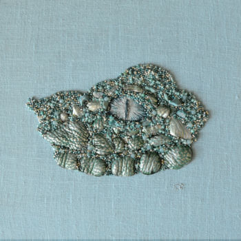 Textile Art titled "L'Oeil du dragon" by Cindy Roch, Original Artwork, Embroidery