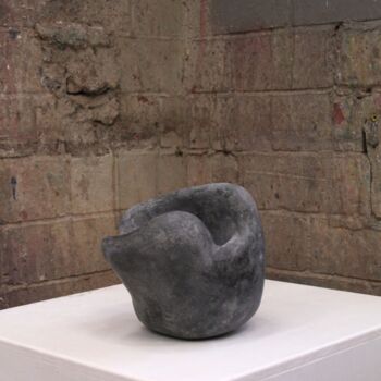 Sculpture intitulée "Between Rock 006" par Siobhán Joyce, Œuvre d'art originale, Plâtre