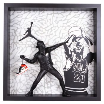 Скульптура под названием "Banksy X Jumpman Ai…" - Ske, Подлинное произведение искусства, Акрил Установлен на Деревянная пане…