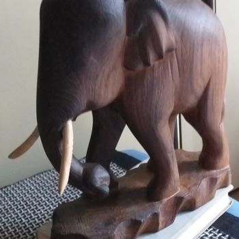 Scultura intitolato "elephant" da Esko, Opera d'arte originale, Legno