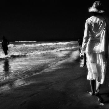 摄影 标题为“The walk of a woman…” 由Sol Marrades, 原创艺术品, 数码摄影