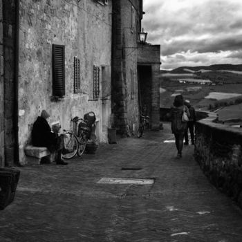 Photographie intitulée "Life on the street…" par Sol Marrades, Œuvre d'art originale, Photographie numérique