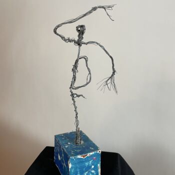 Sculpture titled "A l'Infini" by Sonia Bühler, Original Artwork, Metals