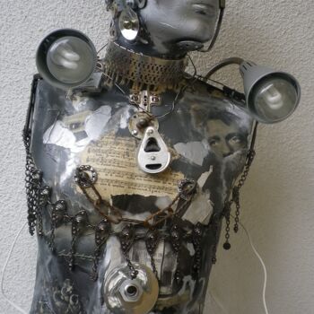 Design intitolato "buste metal-007.jpg" da Sophie Denize, Opera d'arte originale, Oggetti