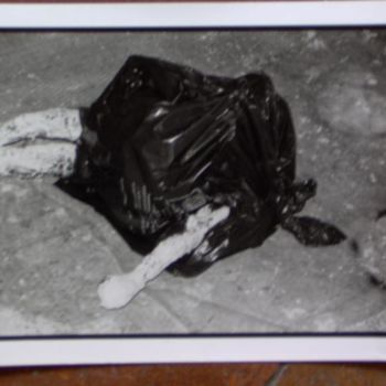 Photographie intitulée "Plâtre dans sac pou…" par Sophie Aron, Œuvre d'art originale