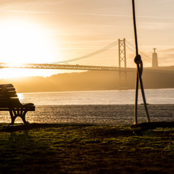 Fotografía titulada "Lever de soleil urb…" por Adam Bahia, Obra de arte original, Fotografía digital