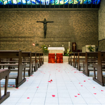 Photographie intitulée "Mariage à l'église" par Adam Bahia, Œuvre d'art originale, Photographie numérique