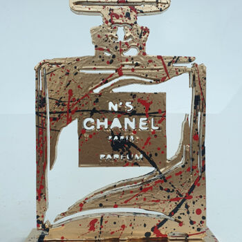 Sculpture titled "SPACO N°5 Chanel go…" by Spaco, Original Artwork, Resin
