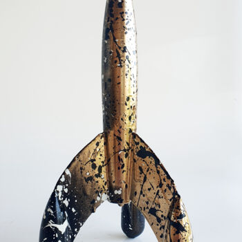 Скульптура под названием "SPACO  gold Fusée t…" - Spaco, Подлинное произведение искусства, Смола