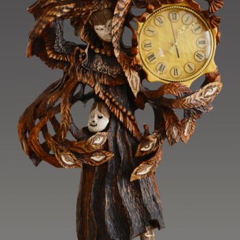 Sculpture intitulée "Часы  шаманка." par Sergey Kolokoltsov, Œuvre d'art originale, Bois