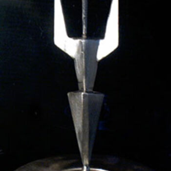 Скульптура под названием "Stahlskulptur Filmp…" - Stahl Farbe, Подлинное произведение искусства, Металлы