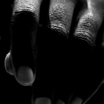 Photographie intitulée "BLACK HANDS 2" par Stefano Ceretti, Œuvre d'art originale