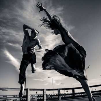Fotografie mit dem Titel "dance on the road 1" von Vadim Stein, Original-Kunstwerk
