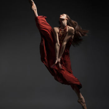 Fotografie mit dem Titel "red dance explosion…" von Vadim Stein, Original-Kunstwerk