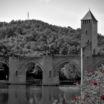 Photography titled "Le pont Valentré bi…" by Stephanie Vanhullebus, Original Artwork, Digital Photography