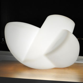 Scultura intitolato "Twist (white polyet…" da Stephen Williams, Opera d'arte originale, Plastica