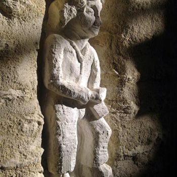 Скульптура под названием "Man with Trowel" - Stephen West, Подлинное произведение искусства, Камень