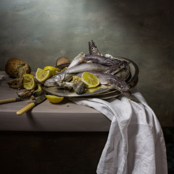 Photographie intitulée "Merlus et citrons" par Steve Drevet, Œuvre d'art originale, Photographie numérique