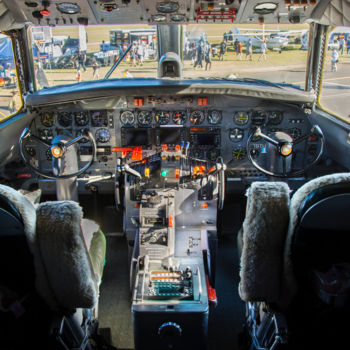 Photographie intitulée "Convair 440 Cockpit" par Stuart Row, Œuvre d'art originale, Photographie numérique