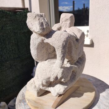 Sculpture titled "Le Messager" by Sublim By Nadoumi, Original Artwork, Aerated concrete