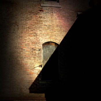 Фотография под названием "Brick and Shadow" - Skylucy, Подлинное произведение искусства