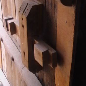 Fotografia intitolato "wooden-lock.jpg" da Suleiman, Opera d'arte originale