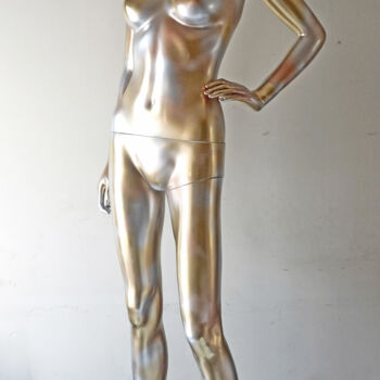 Sculpture intitulée "Chrome Couture" par Sumit Ratta, Œuvre d'art originale, Bombe aérosol