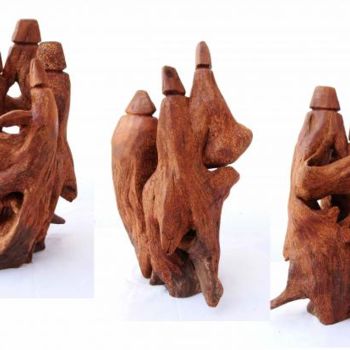 Sculpture intitulée "Friend's Reunion" par Suresh Pant, Œuvre d'art originale, Bois