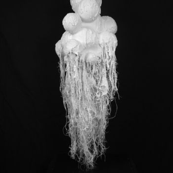 Skulptur mit dem Titel "Our Roots" von Anne Cecile Surga, Original-Kunstwerk, Gemischte Medien