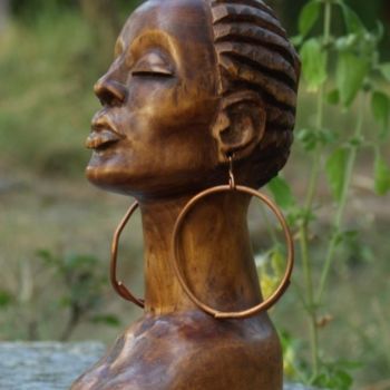 Escultura titulada "Прицесса Африки" por Jean, Obra de arte original, Madera