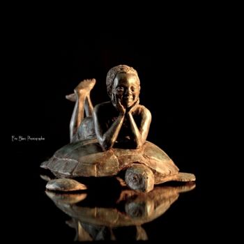 Sculpture titled "Garcon et la tortue" by Nathalie Sury, Original Artwork