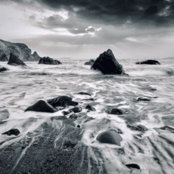 Photographie intitulée "Welsh Blue Surf" par Susan Maxwell Schmidt, Œuvre d'art originale, Photo montage
