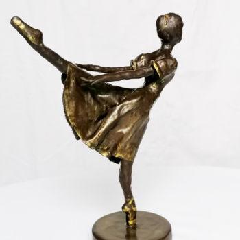 Скульптура под названием "Ballet dancer" - Susana Zarate, Подлинное произведение искусства, Глина