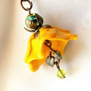 Artcraft titled "Pendentif fleur clo…" by Les Idées D'Ida, Original Artwork, Necklaces