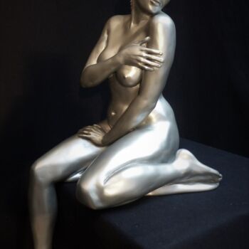 Скульптура под названием "LA DÉLICATE .." - Sylvie Bourély (SB), Подлинное произведение искусства, Глина