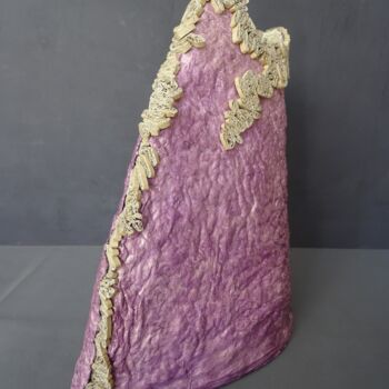Sculpture intitulée "Vase Kintsugi parme…" par Sylvie Loudieres, Œuvre d'art originale, Papier
