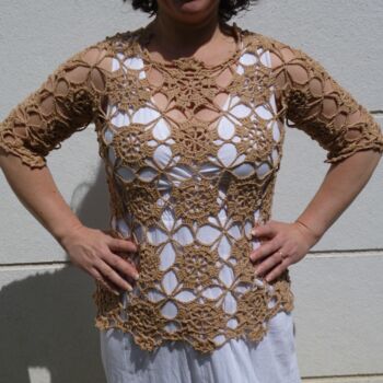 设计 标题为“Top au crochet” 由Sylvie Moussier (La tête en fête), 原创艺术品, 女士服装