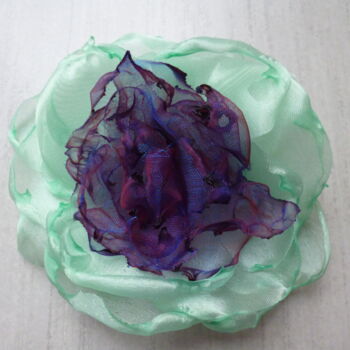 设计 标题为“Broche fleur "Blue…” 由Sylvie Moussier (La tête en fête), 原创艺术品, 胸针