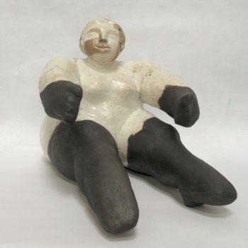 Escultura intitulada "FEMME ASSISE" por Sylviehebrard, Obras de arte originais, Cerâmica