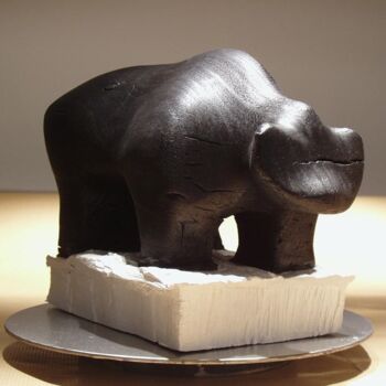 Скульптура под названием "black bear" - Sylvio Eisl, Подлинное произведение искусства, Дерево