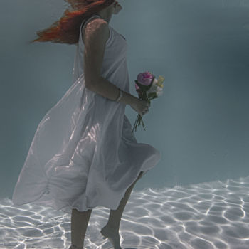 Photographie intitulée "La fille au bouquet" par Thierry Nikolaeff, Œuvre d'art originale, Photographie numérique
