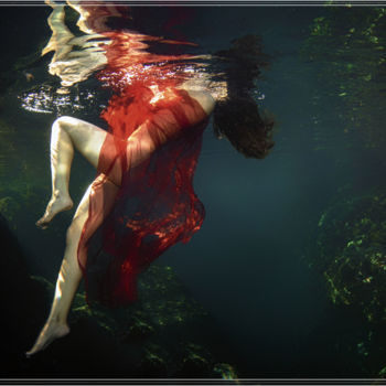 Photographie intitulée "Bain de Freyja" par Thierry Nikolaeff, Œuvre d'art originale, Photographie numérique