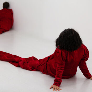 Sculpture intitulée "Red Carpet" par Tales Frey, Œuvre d'art originale, Tissu
