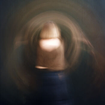 Photographie intitulée "Circles on the wall" par Tania Serket, Œuvre d'art originale, Photographie argentique