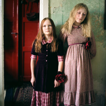 Fotografia intitolato "Two girls" da Tania Serket, Opera d'arte originale, fotografia a pellicola