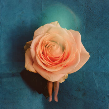 Fotografie getiteld "A rose smells blue" door Tania Serket, Origineel Kunstwerk, Film fotografie