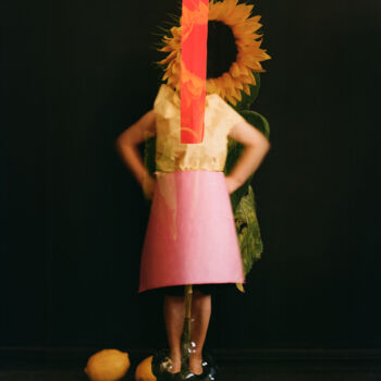Fotografie getiteld "The sunflower fairy" door Tania Serket, Origineel Kunstwerk, Film fotografie