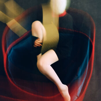 Fotografie mit dem Titel "Seated figure" von Tania Serket, Original-Kunstwerk, Analog Fotografie
