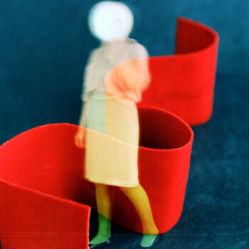 Фотография под названием "Red bend" - Tania Serket, Подлинное произведение искусства, Пленочная фотография